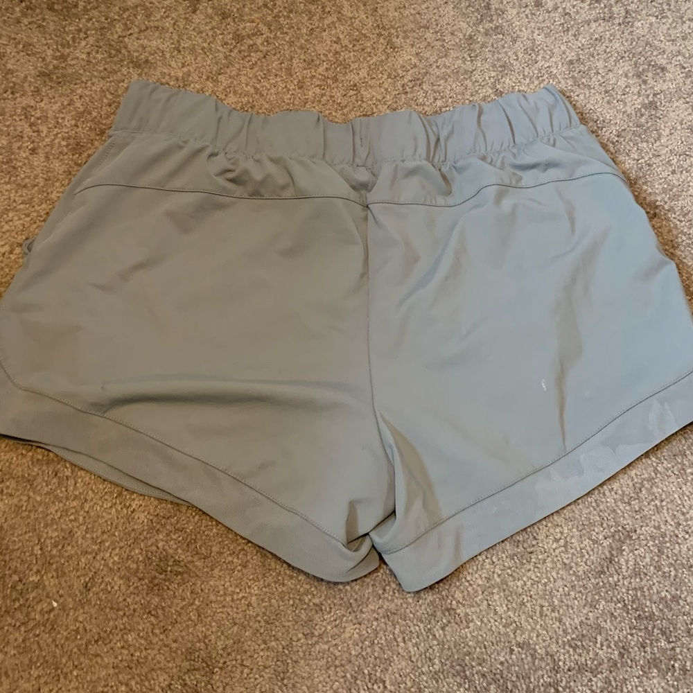 ⭐️Shorts - Picture 2 of 2